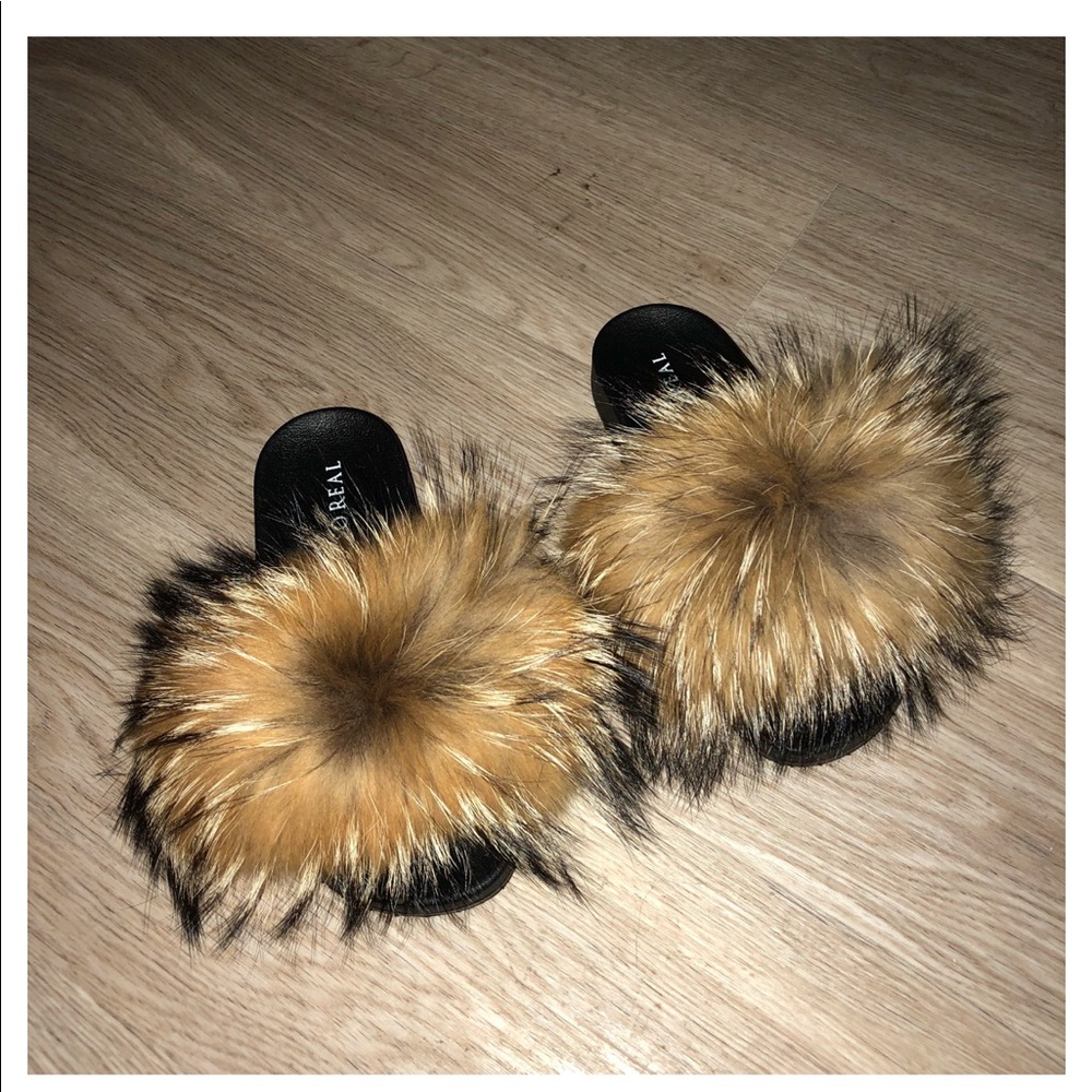 Gsuwoo Fur Slides